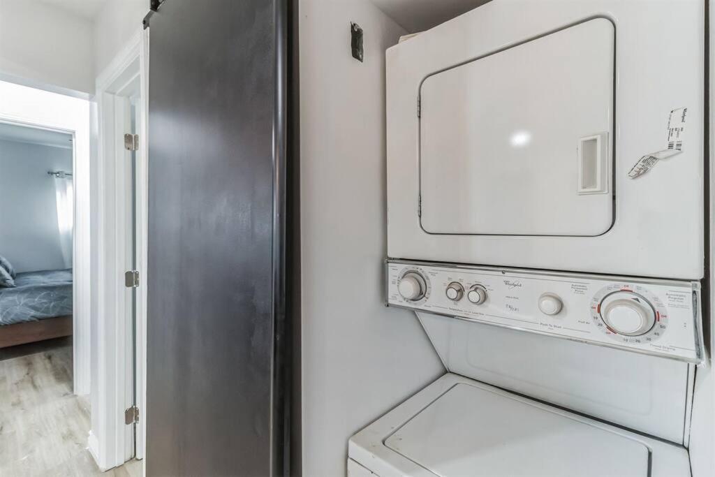 Modern City Ranch 3 Bdrm Family Home Access By Dirt Road بالمديل المظهر الخارجي الصورة