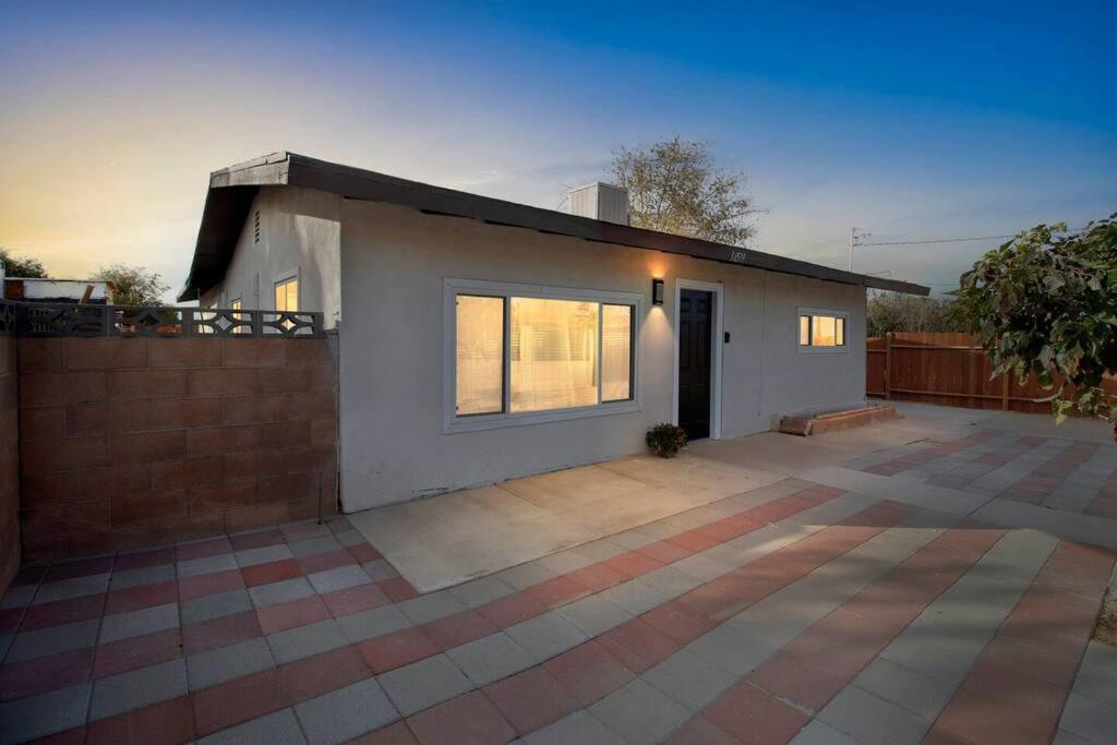 Modern City Ranch 3 Bdrm Family Home Access By Dirt Road بالمديل المظهر الخارجي الصورة