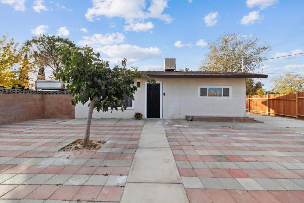 Modern City Ranch 3 Bdrm Family Home Access By Dirt Road بالمديل المظهر الخارجي الصورة