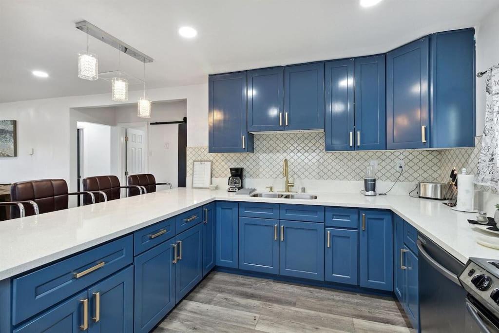 Modern City Ranch 3 Bdrm Family Home Access By Dirt Road بالمديل المظهر الخارجي الصورة