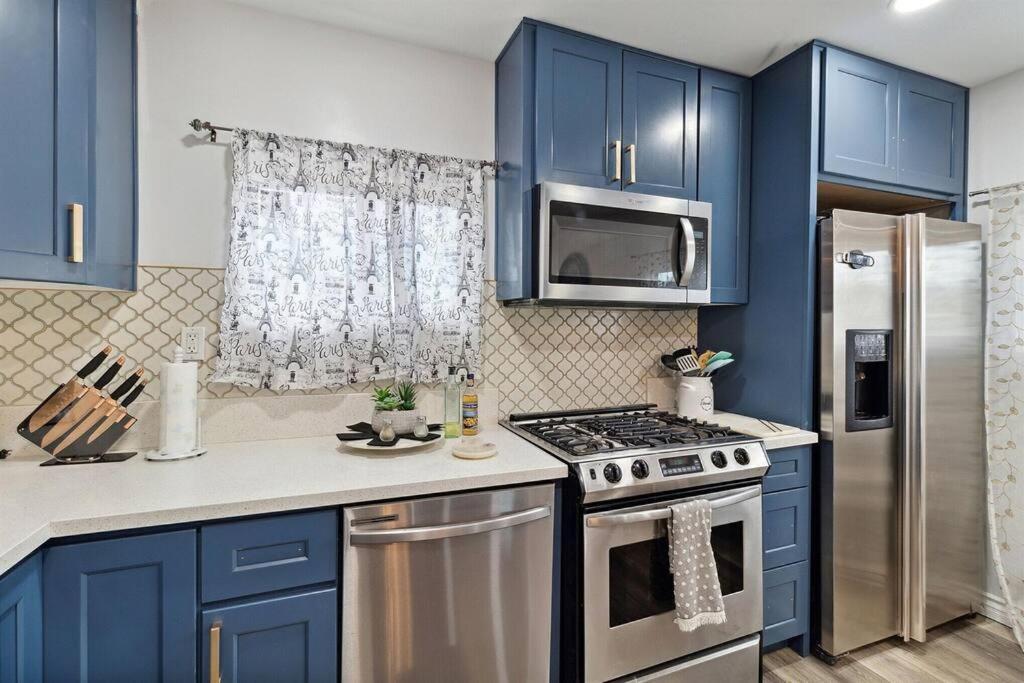 Modern City Ranch 3 Bdrm Family Home Access By Dirt Road بالمديل المظهر الخارجي الصورة