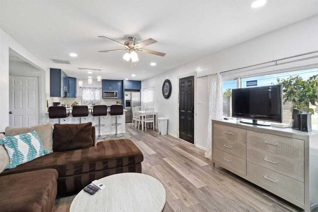 Modern City Ranch 3 Bdrm Family Home Access By Dirt Road بالمديل المظهر الخارجي الصورة