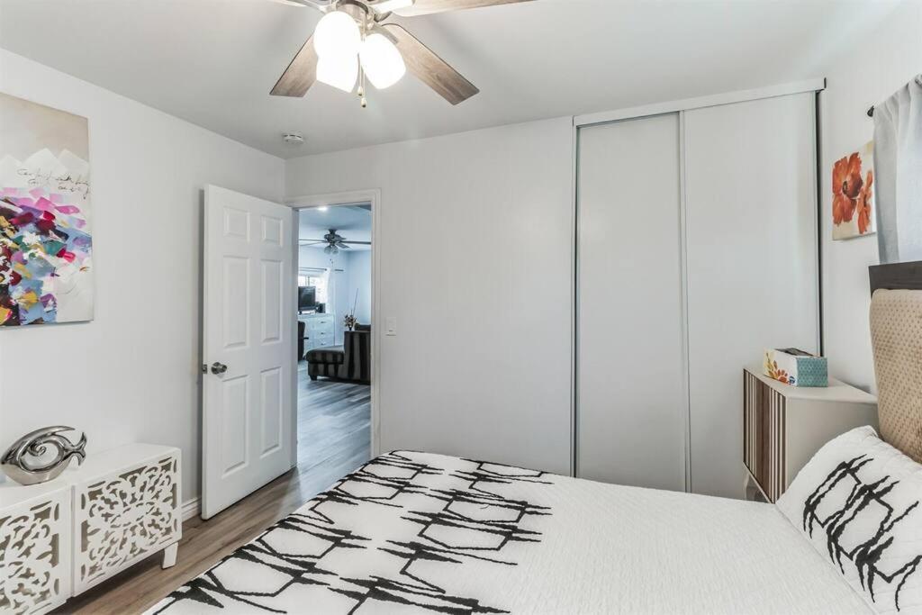 Modern City Ranch 3 Bdrm Family Home Access By Dirt Road بالمديل المظهر الخارجي الصورة