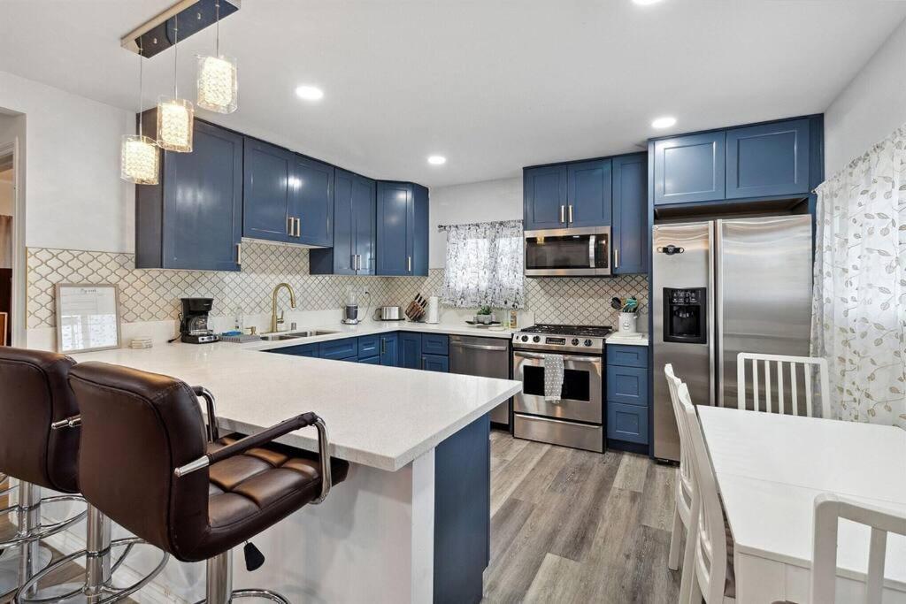Modern City Ranch 3 Bdrm Family Home Access By Dirt Road بالمديل المظهر الخارجي الصورة