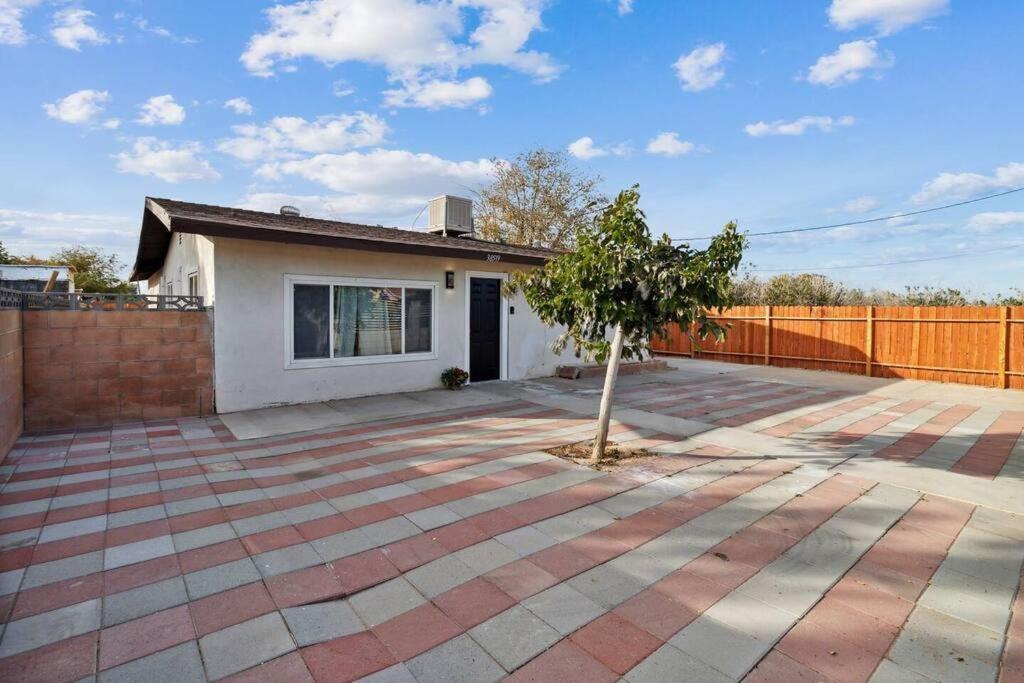 Modern City Ranch 3 Bdrm Family Home Access By Dirt Road بالمديل المظهر الخارجي الصورة
